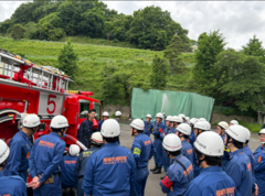 写真：新ポンプ車取扱い訓練の様子