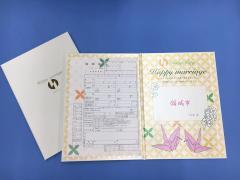 写真：オリジナルデザインの婚姻届