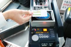 写真：ICカード支払いの様子