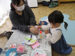 写真：こいのぼり作り