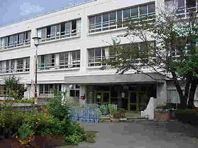 写真：稲城第六小学校外観