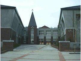 写真：稲城第六中学校外観