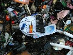 写真：燃えないごみに混入していたガスライター