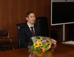 写真：表敬訪問の様子（萩原選手）