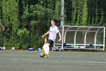 朝生選手プレー中2