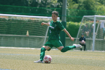 朝生選手プレー写真1