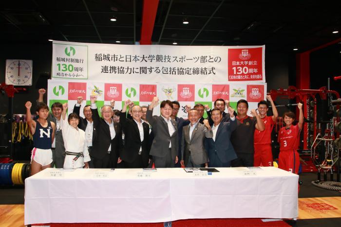 写真：出席者全員とアスレティックパーク稲城所属部の学生