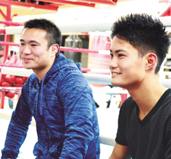 写真：インタビューの様子