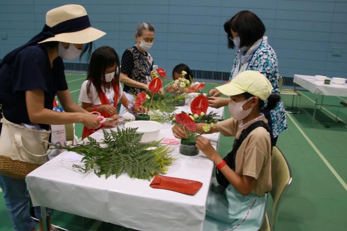 写真：生け花体験