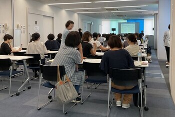 画像：セミナー中のワーク風景