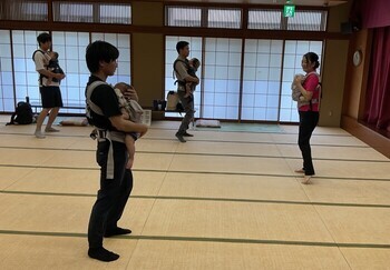 画像：セミナー中のダンス風景