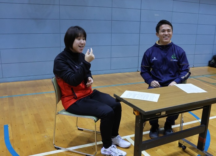 対談の様子の画像