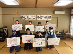 写真：ポスター完成の様子