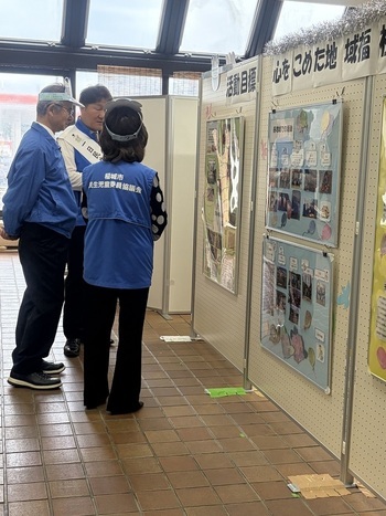民生委員から活動内容の説明を受ける