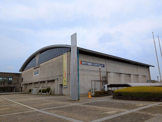 稲城中央公園総合体育館　外観1