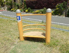 写真：もぐらさん公園前屈台